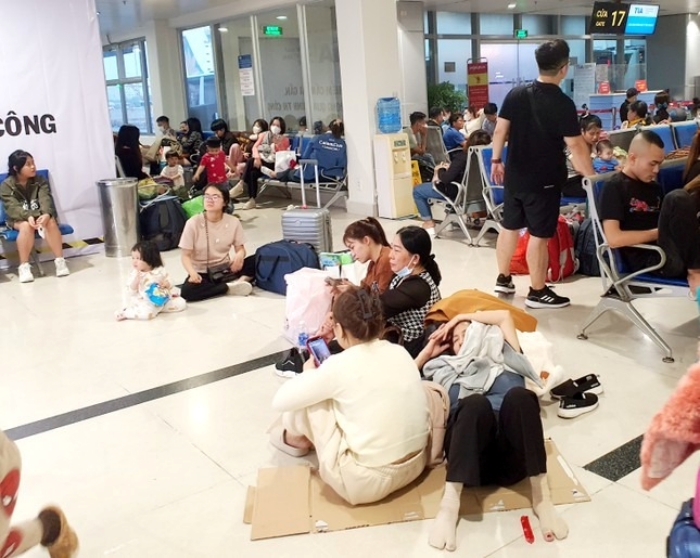 anh san bay tan son nhat dong nghet trong ngay 27 tet nhieu hanh khach nam ngoi la liet9 anh san bay tan son nhat dong nghet trong ngay 27 tet nhieu hanh khach nam ngoi la liet9