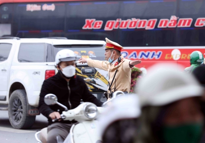 anh duong pho ha noi thong thoang phuong tien di chuyen de dang trong sang 29 tet10