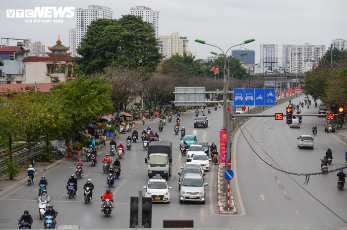 anh duong pho ha noi thong thoang phuong tien di chuyen de dang trong sang 29 tet2