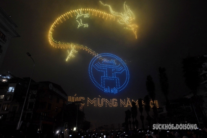 anh hinh rong thoi ly tao boi 2024 thiet bi bay khong nguoi lai ruc sang tren bau troi ha noi