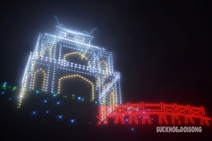 anh hinh rong thoi ly tao boi 2024 thiet bi bay khong nguoi lai ruc sang tren bau troi ha noi12