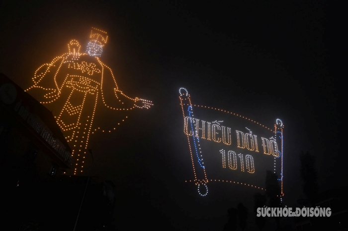 anh hinh rong thoi ly tao boi 2024 thiet bi bay khong nguoi lai ruc sang tren bau troi ha noi2