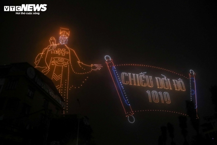 anh hinh rong thoi ly tao boi 2024 thiet bi bay khong nguoi lai ruc sang tren bau troi ha noi5