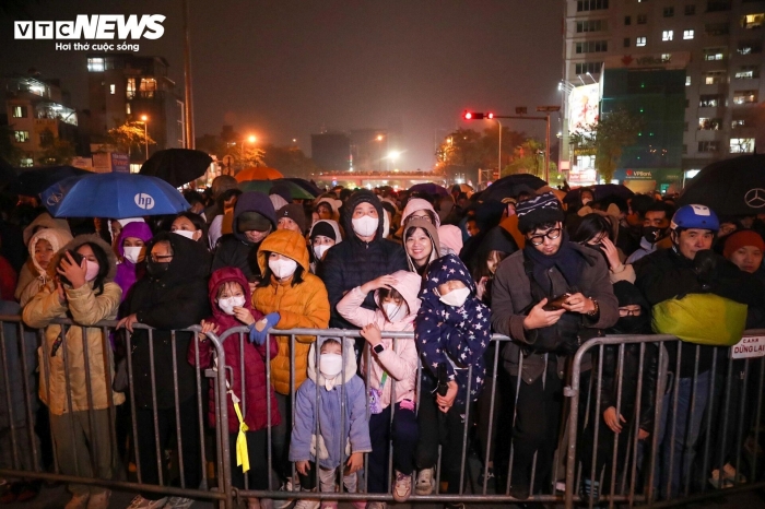 anh hinh rong thoi ly tao boi 2024 thiet bi bay khong nguoi lai ruc sang tren bau troi ha noi6