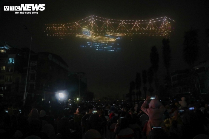 anh hinh rong thoi ly tao boi 2024 thiet bi bay khong nguoi lai ruc sang tren bau troi ha noi9