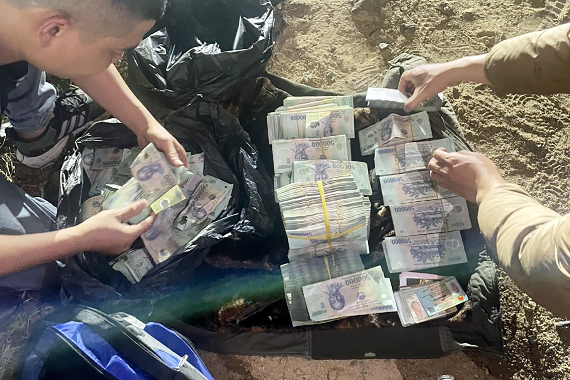 bat duoc doi tuong dung sung cuop ngan hang tai lam dong bat duoc doi tuong dung sung cuop ngan hang tai lam dong