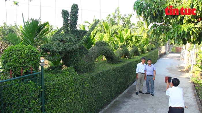 anh doc dao linh vat rong dai 20m duoc uon tia tu cay duoi o nam dinh10
