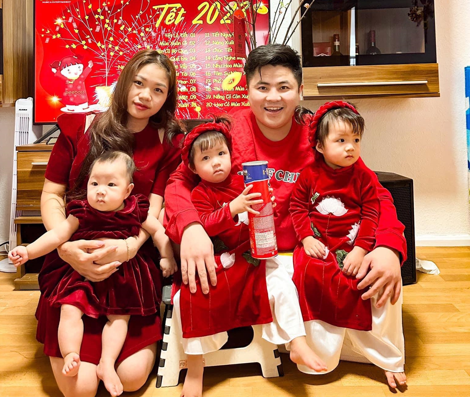 cau chuyen nhan nham o gia dinh co 5 cap song sinh va tam su cua nguoi con xa xu dip tet ve5