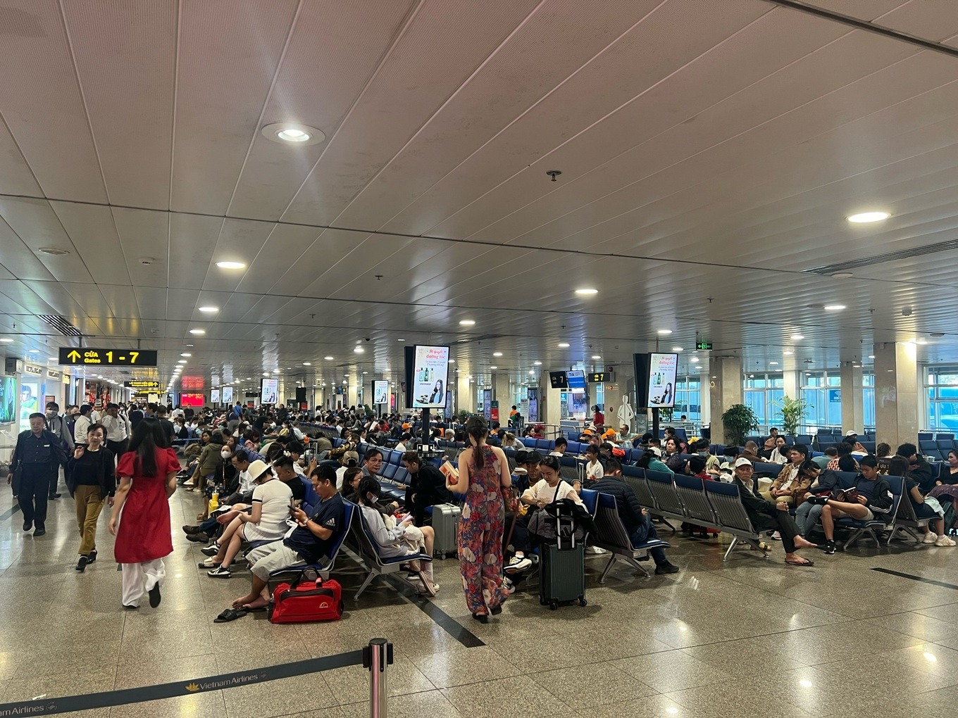 luong hanh khach qua san bay tan son nhat du kien dat hon 120000 luot trong mung 2 tet1 luong hanh khach qua san bay tan son nhat du kien dat hon 120000 luot trong mung 2 tet1