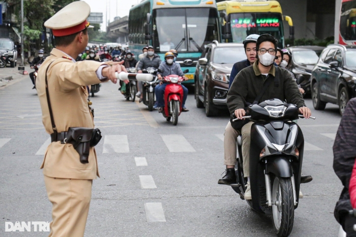 anh nguoi dan linh kinh do dac tro lai ha noi nhieu tre nho met nhoai sau khi di chuyen quang duong dai4