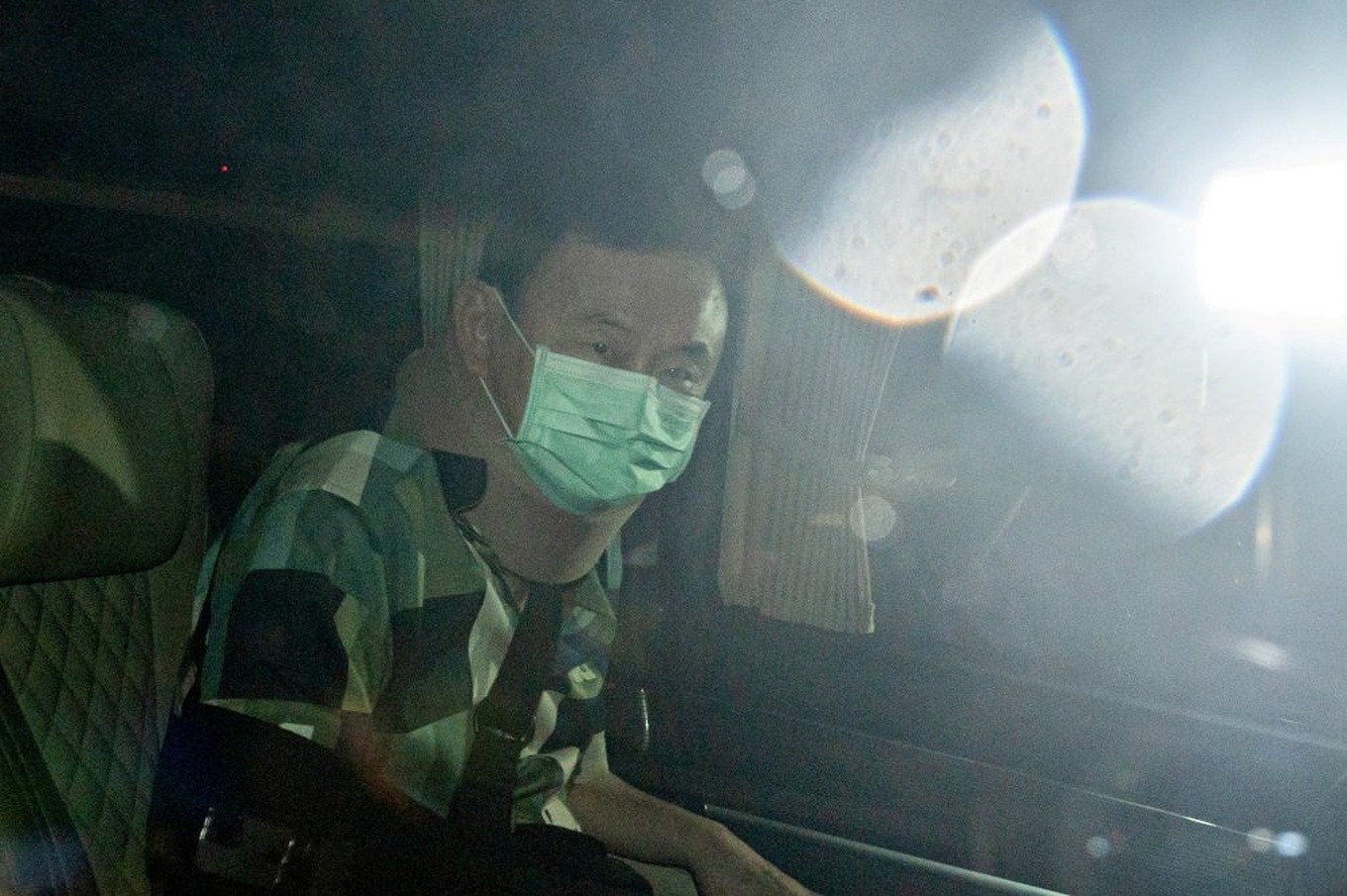 vua duoc tra tu do cuu thu tuong thai lan thaksin lai phai gap cong to vien