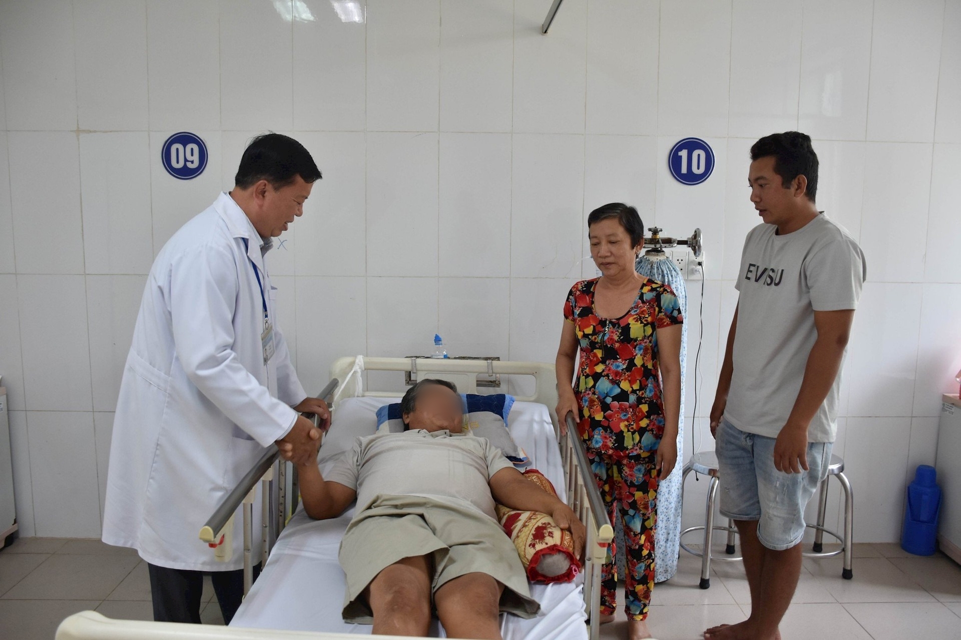 tin tuc doi song ngay 2632024 cuu benh nhan bi uon van nang kem thuyen tac phoi