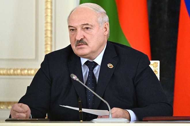 vu xa sung o ngoai o moscow tong thong belarus he lo tinh tiet bat ngo