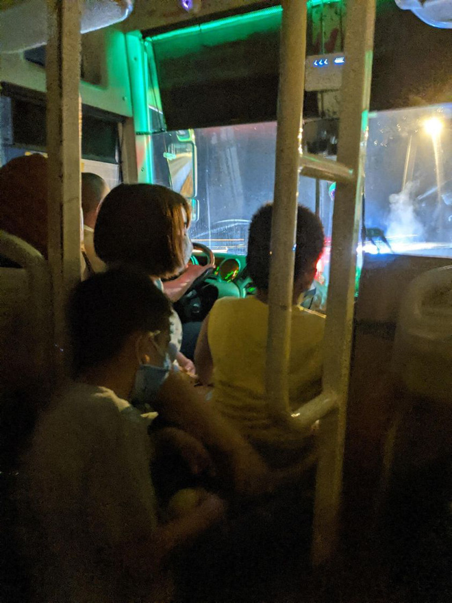 tre bi mau trang nguoi me ngheo tai xe coc can 1 tre bi mau trang nguoi me ngheo tai xe coc can 1