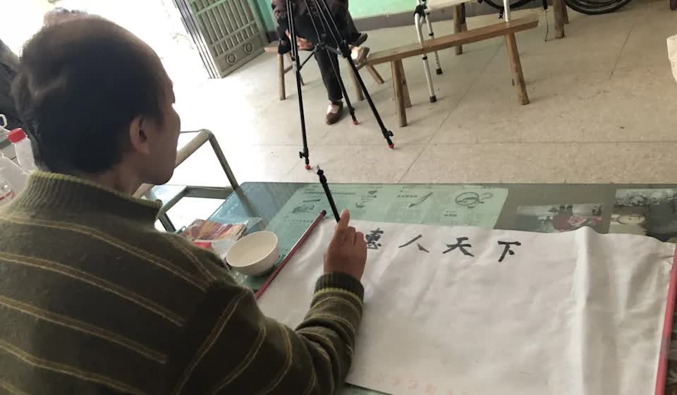 nguoi dan ong bi gap doi nguoi 8 nguoi dan ong bi gap doi nguoi 8