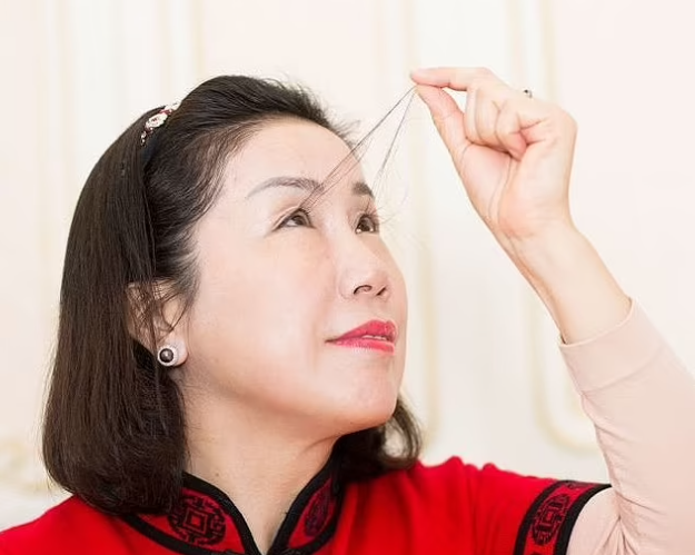 nguoi phu nu long mi dai nhat the gioi 1 nguoi phu nu long mi dai nhat the gioi 1