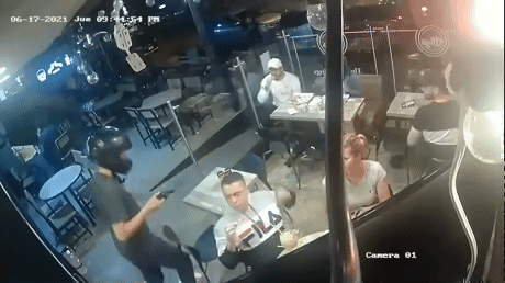 nguoi dan ong binh tinh khi bi sung chia vao dau 3 nguoi dan ong binh tinh khi bi sung chia vao dau 3