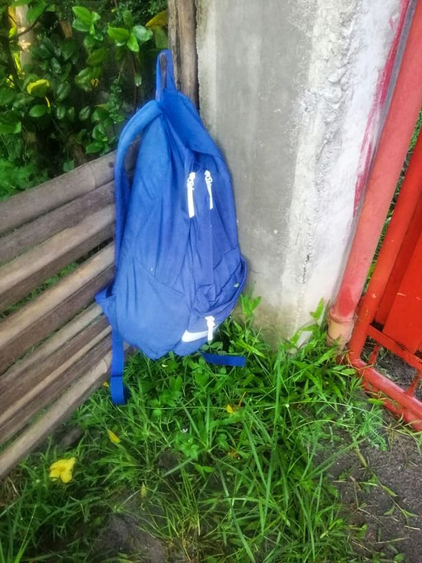 be trai bi bo roi trong balo 1