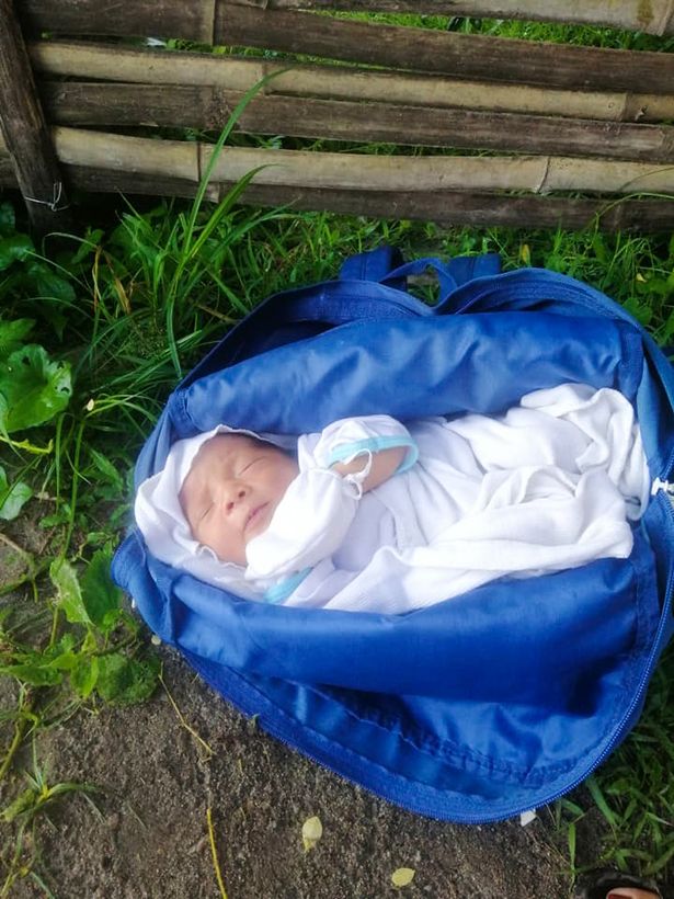 be trai bi bo roi trong balo 2