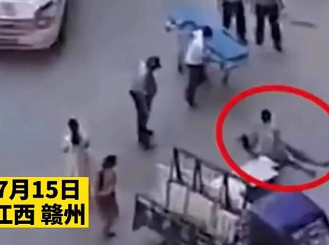 vo chong di giao hang nghe tieng ram 1