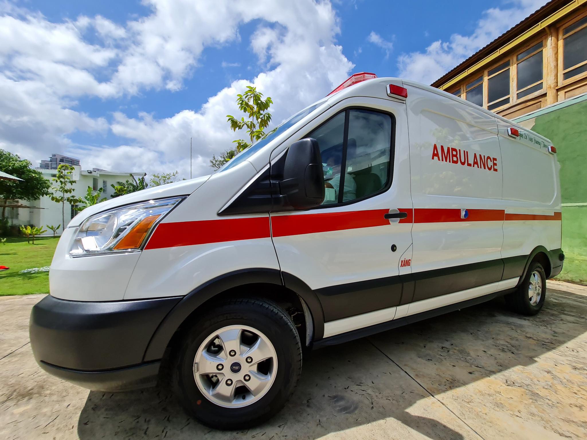 viet huong ban giao xe cho ong doan ngoc hai 5