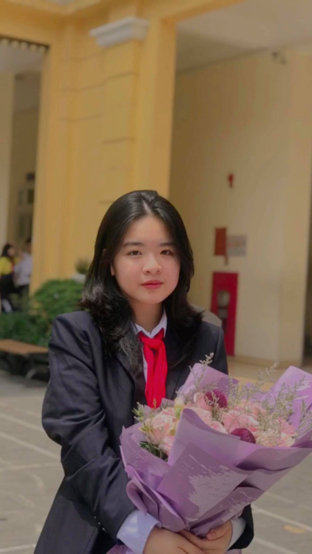 nu sinh phat bieu trong le khai giang ha noi 2 nu sinh phat bieu trong le khai giang ha noi 2
