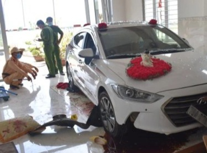 tai xe tong vao nha dan tai xe tong vao nha dan