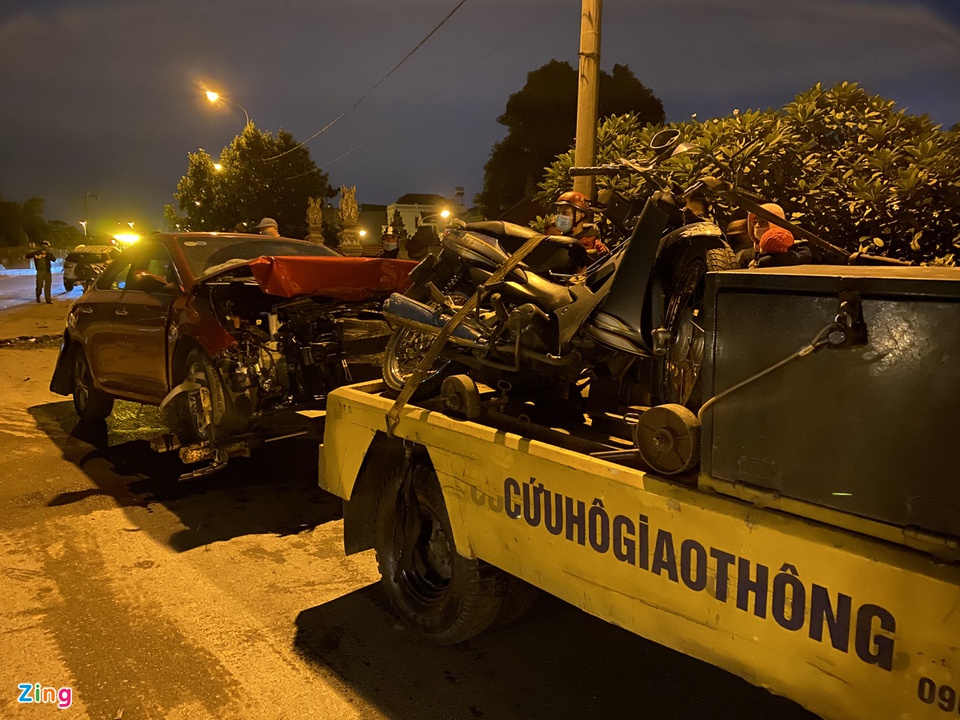 5 xe va cham trong dem 2