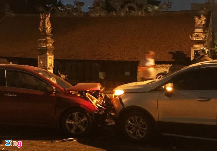 5 xe va cham trong dem 5