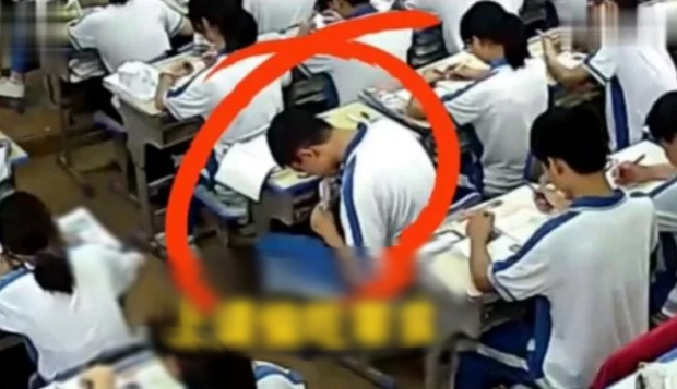 nam sinh tu vong trong lop nam sinh tu vong trong lop