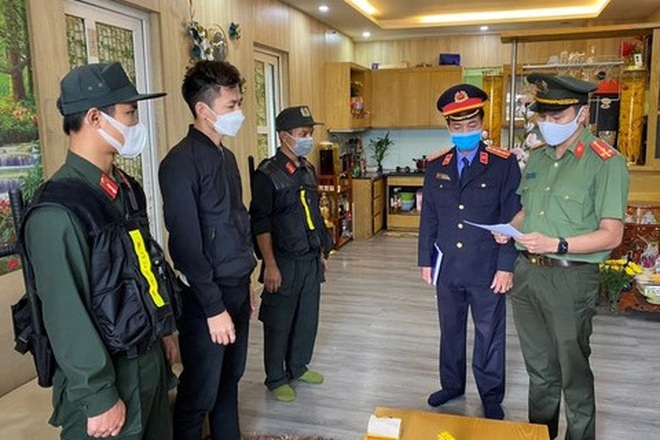 vu bo sau cang hang khong quoc te phu bai tham o bat them 2 giam doc taxi 1 vu bo sau cang hang khong quoc te phu bai tham o bat them 2 giam doc taxi 1