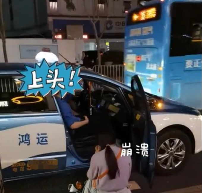 co gai bi ban trai dap khoi xe 2