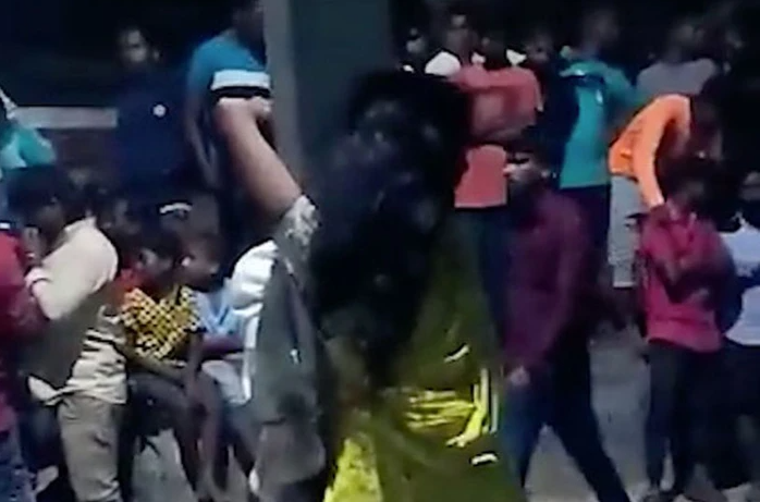 doi nam nu bi troi vao cot dien 1 doi nam nu bi troi vao cot dien 1