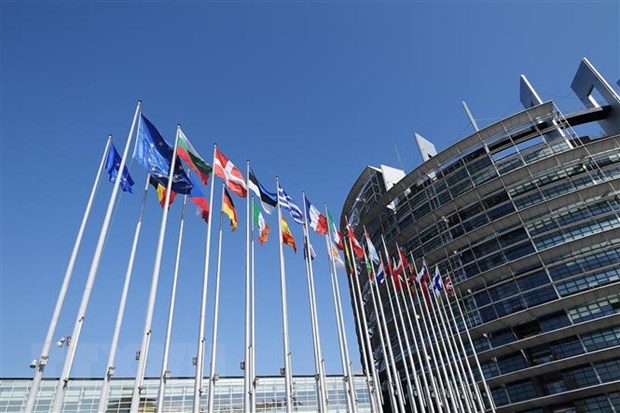 eu thong qua chien luoc phong thu