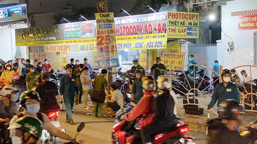 mot dan quan bi dam chet khi phan luong giao thong tai tp hcm 1 mot dan quan bi dam chet khi phan luong giao thong tai tp hcm 1