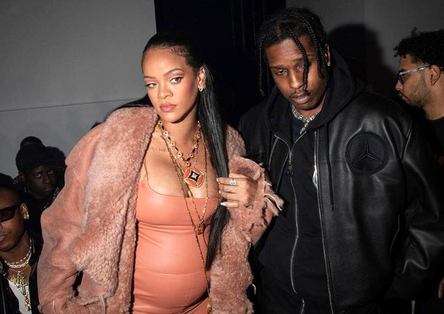 ban trai rihanna bi bat o san bay ban trai rihanna bi bat o san bay