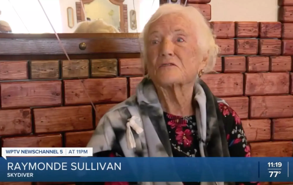 cu ba 100 tuoi nhay du cu ba 100 tuoi nhay du