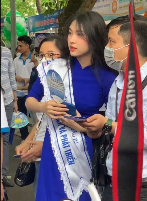 nu sinh 2k2 gay bao mang 1 nu sinh 2k2 gay bao mang 1