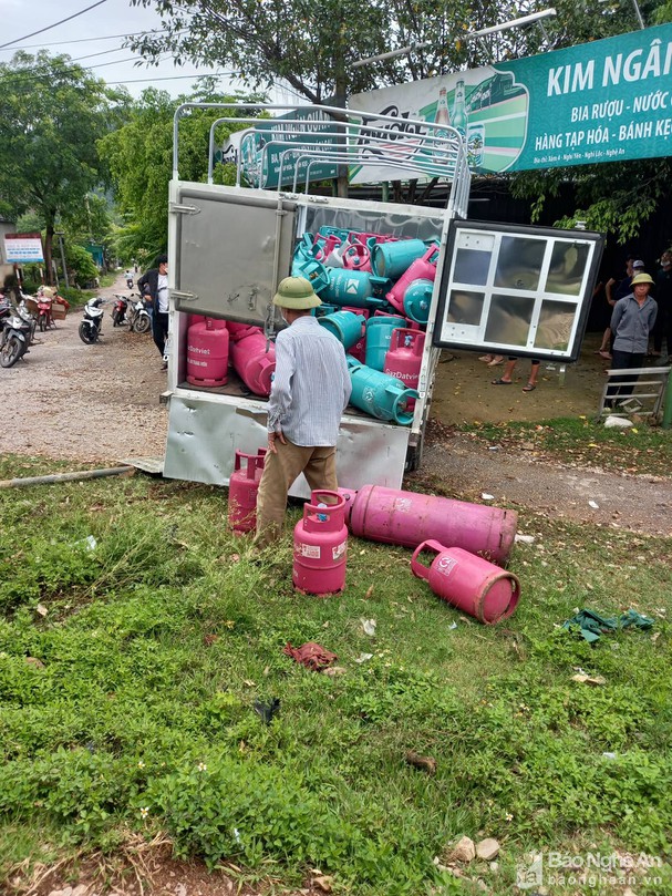 xe tai bi tau hoa huc vang 2 xe tai bi tau hoa huc vang 2