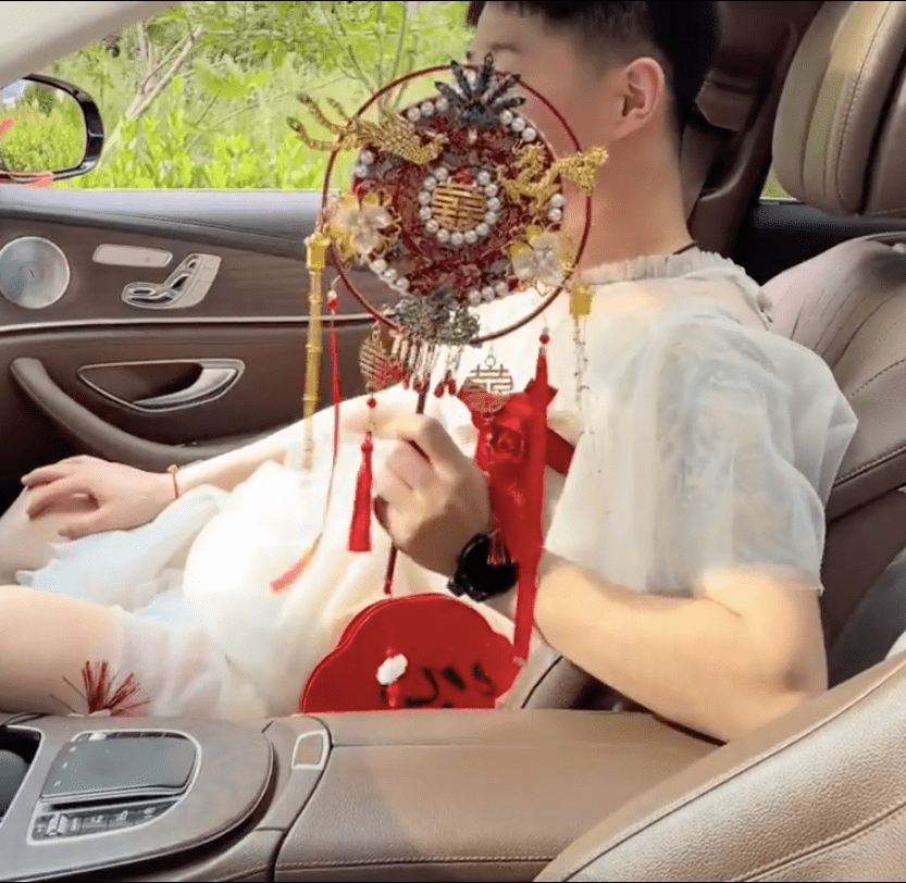 anh ban than lam phu dau trong dam cuoi 1 anh ban than lam phu dau trong dam cuoi 1