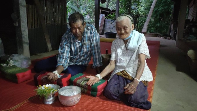 chu re 72 tuoi va co dau 83 tuoi 1
