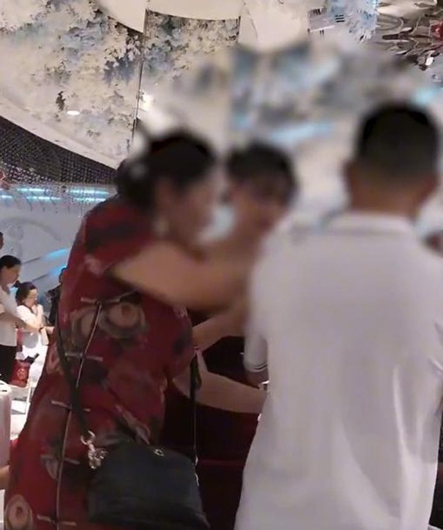 co dau bi ep uong ruou giao boi voi bo chong co dau bi ep uong ruou giao boi voi bo chong