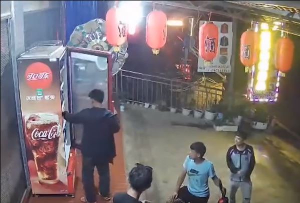 chu cua hang quen khoa tu lanh