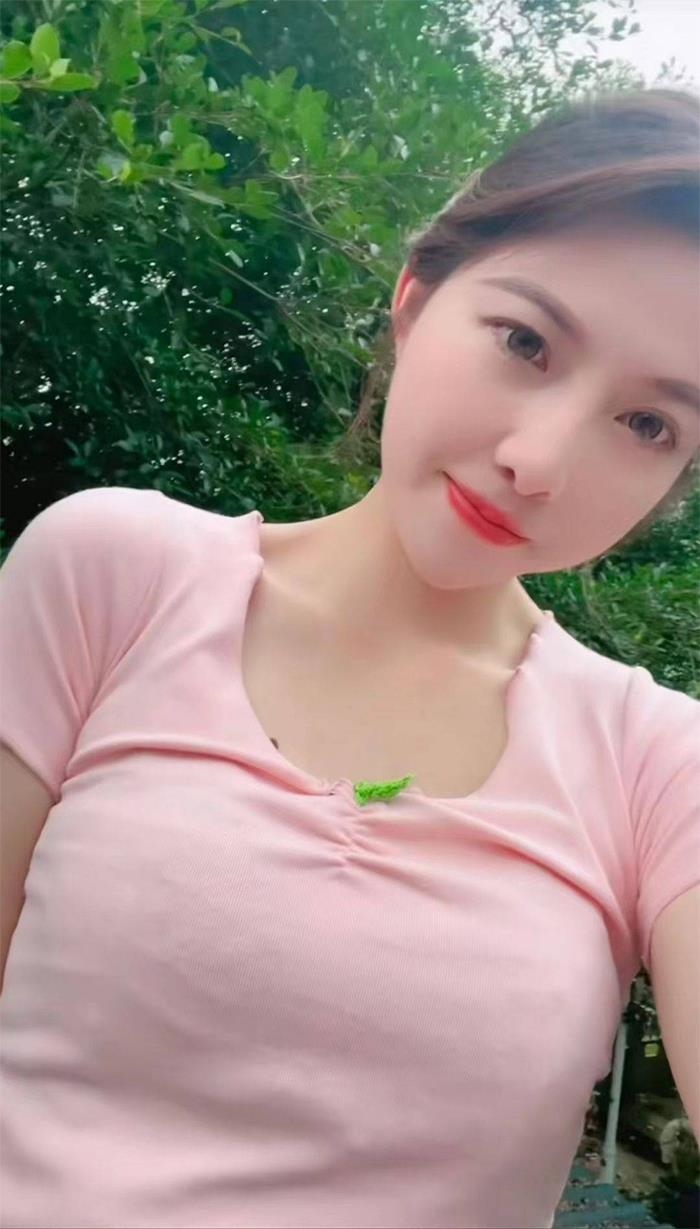 co gai ban ca noi tieng 2