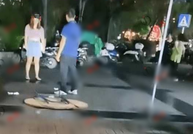 chong tat vo giua pho