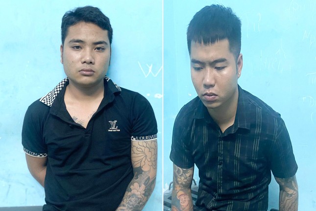 hai doi tuong tong vao xe 911 1