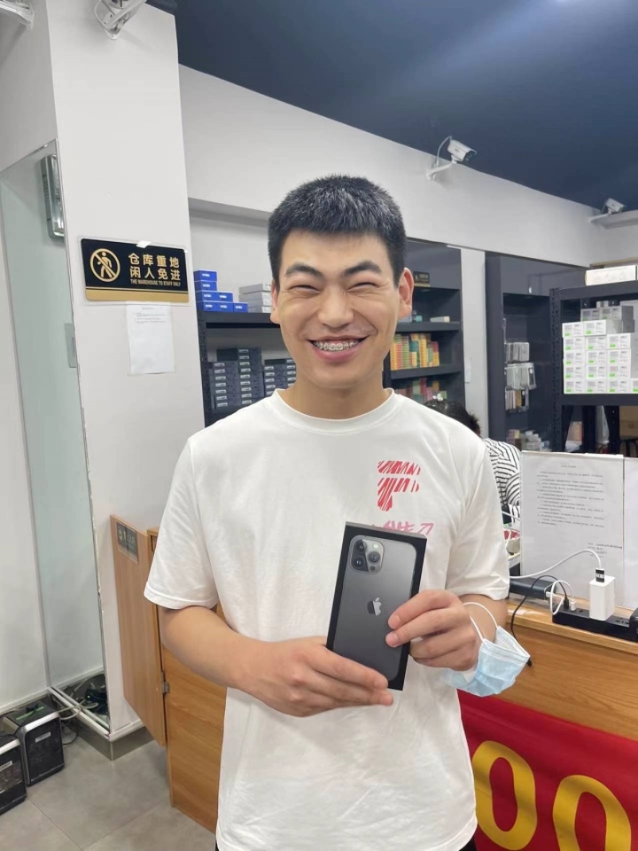 em trai mac vay thien than trong dam cuoi chi gai 3