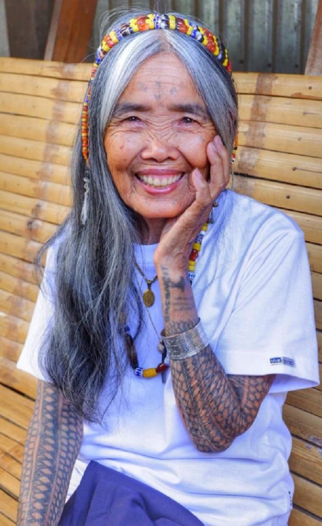 cu ba 105 tuoi xam minh thu cong 4 cu ba 105 tuoi xam minh thu cong 4