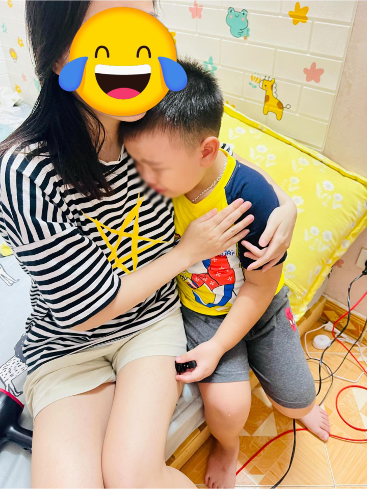 be trai khoc mai khong nin vi duoc me cho nghe nhac 1 be trai khoc mai khong nin vi duoc me cho nghe nhac 1