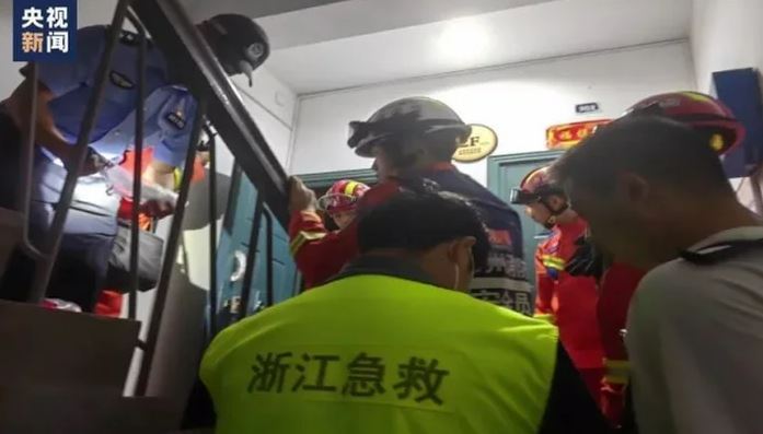cu ong cuu hang xom 3